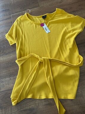 Worthington Yellow Ribbed Tie-Front Short Sleeve Top